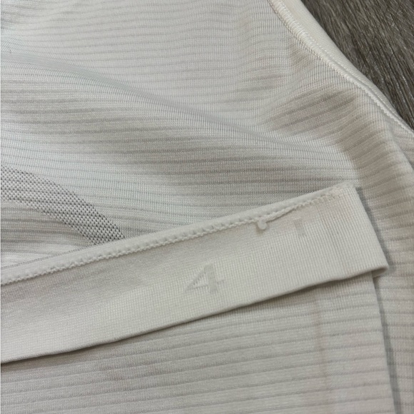 Lululemon Swiftly White Sleeveless 1/4 Button Stretch High Neck Size 4 - Picture 4 of 4